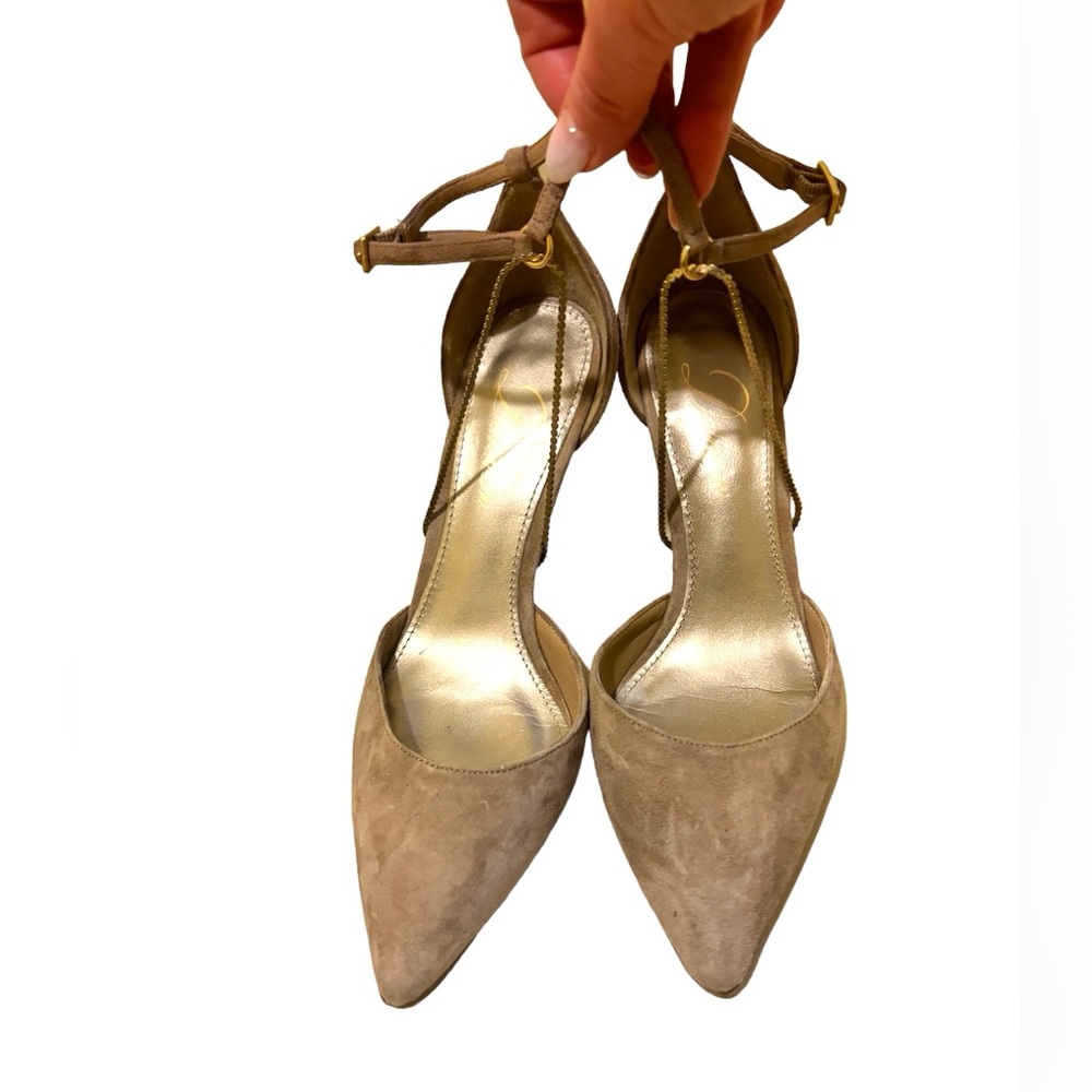 Vero Cuoio Tan Suede Heels with gold chain size 5.5 - Picture 3 of 10